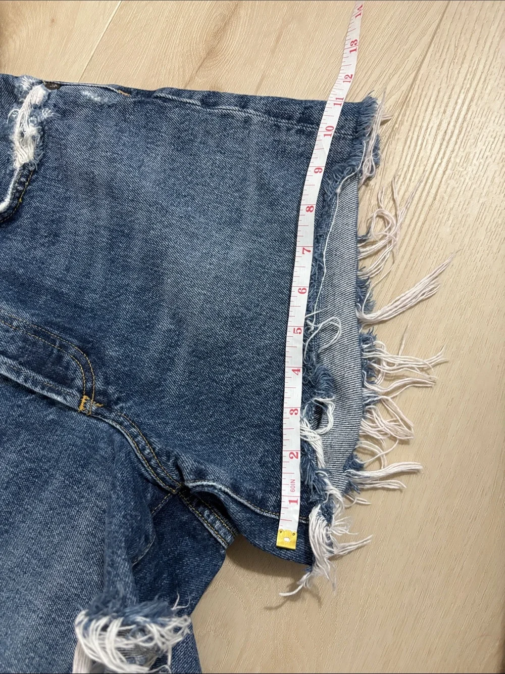 Agolde Los Angeles Washed Blue Distressed High-Rise Denim Shorts size 25 chic